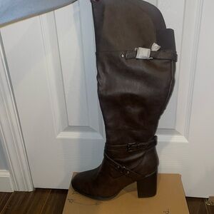 Brand new heeled brown boots